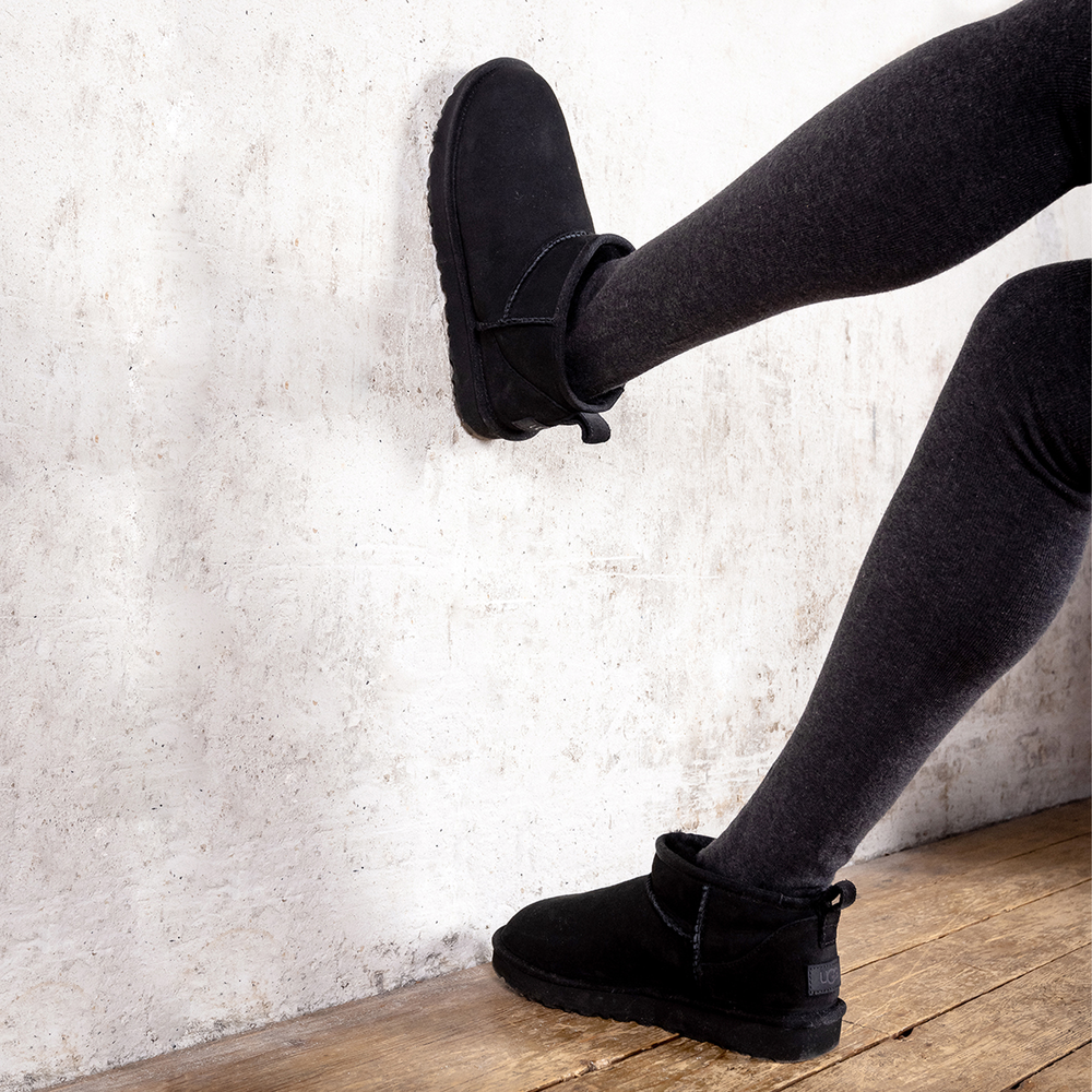 UGG Classic Ultra Mini - Noir