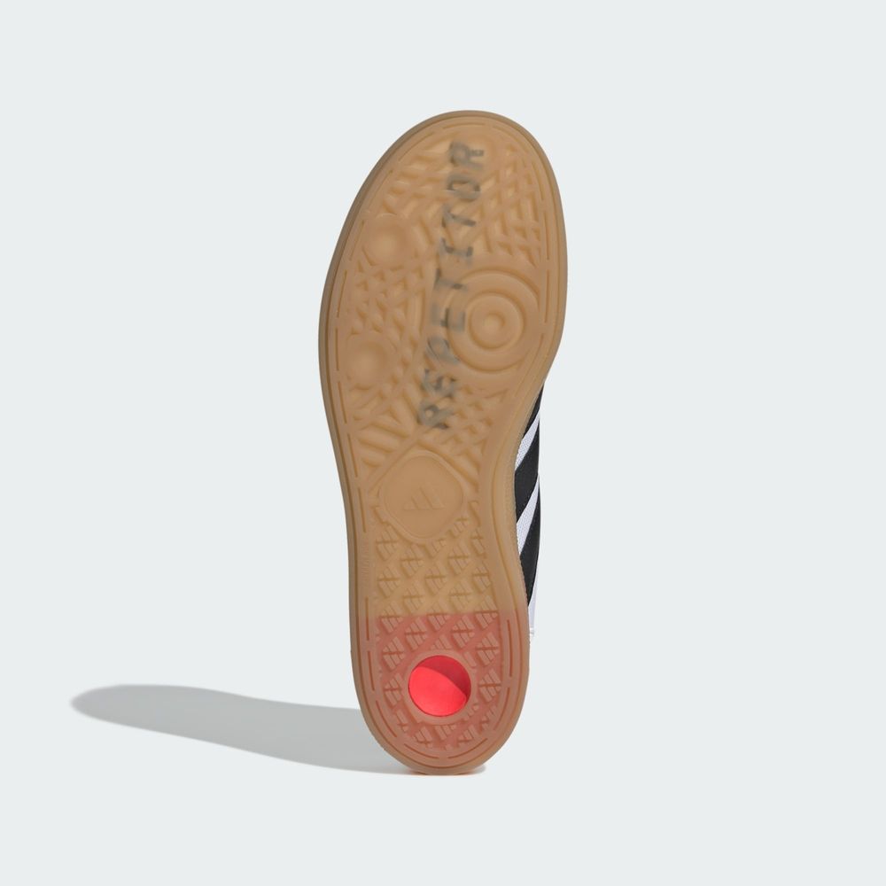 Adidas Performance Chaussure De Training Training Spezial - Cloud White / Core Black / Lucid Red