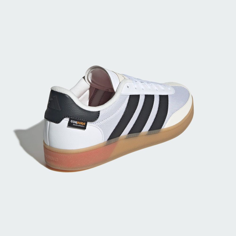 Adidas Performance Chaussure De Training Training Spezial - Cloud White / Core Black / Lucid Red