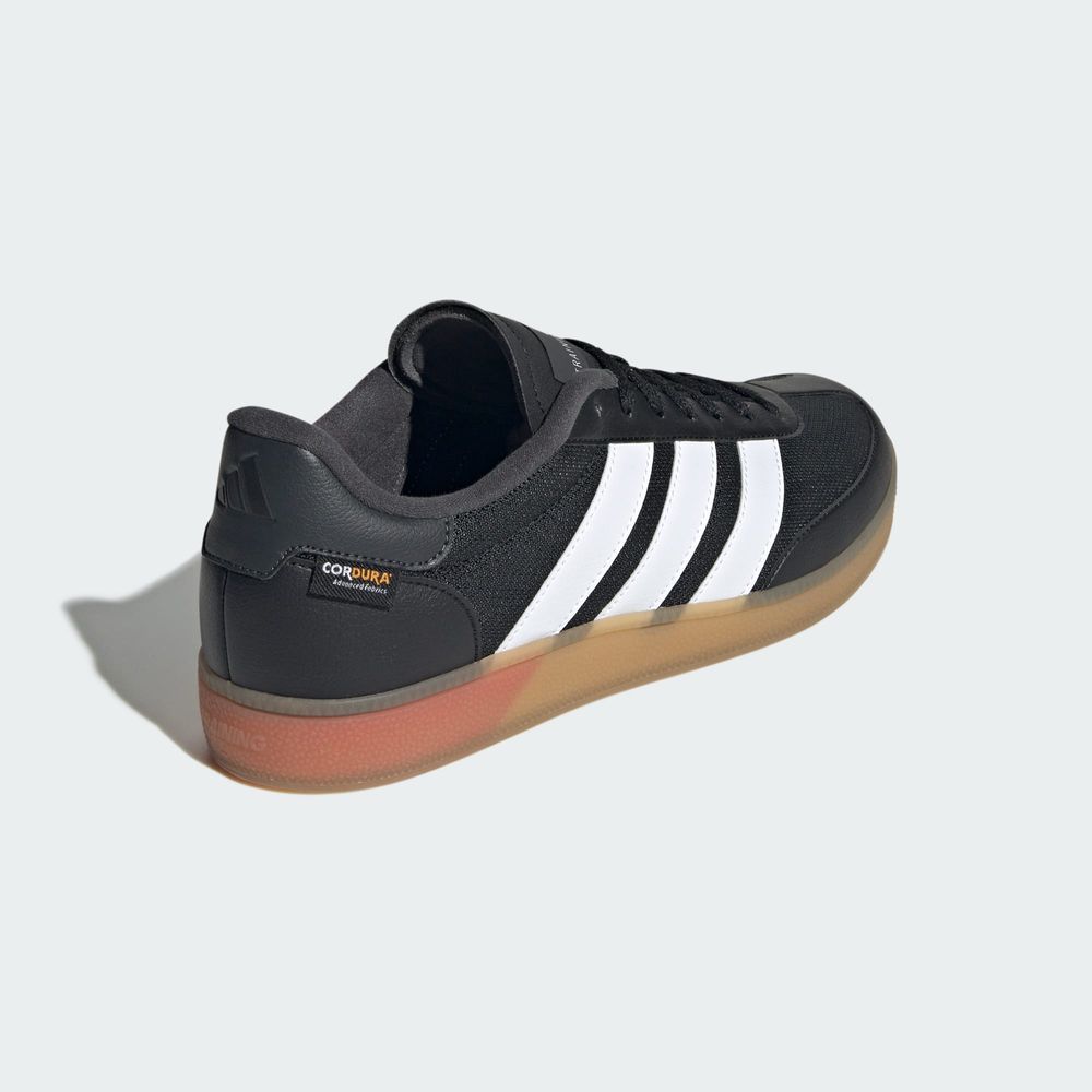 Adidas Performance Chaussure De Training Training Spezial - Core Black / Chalk White / Lucid Red