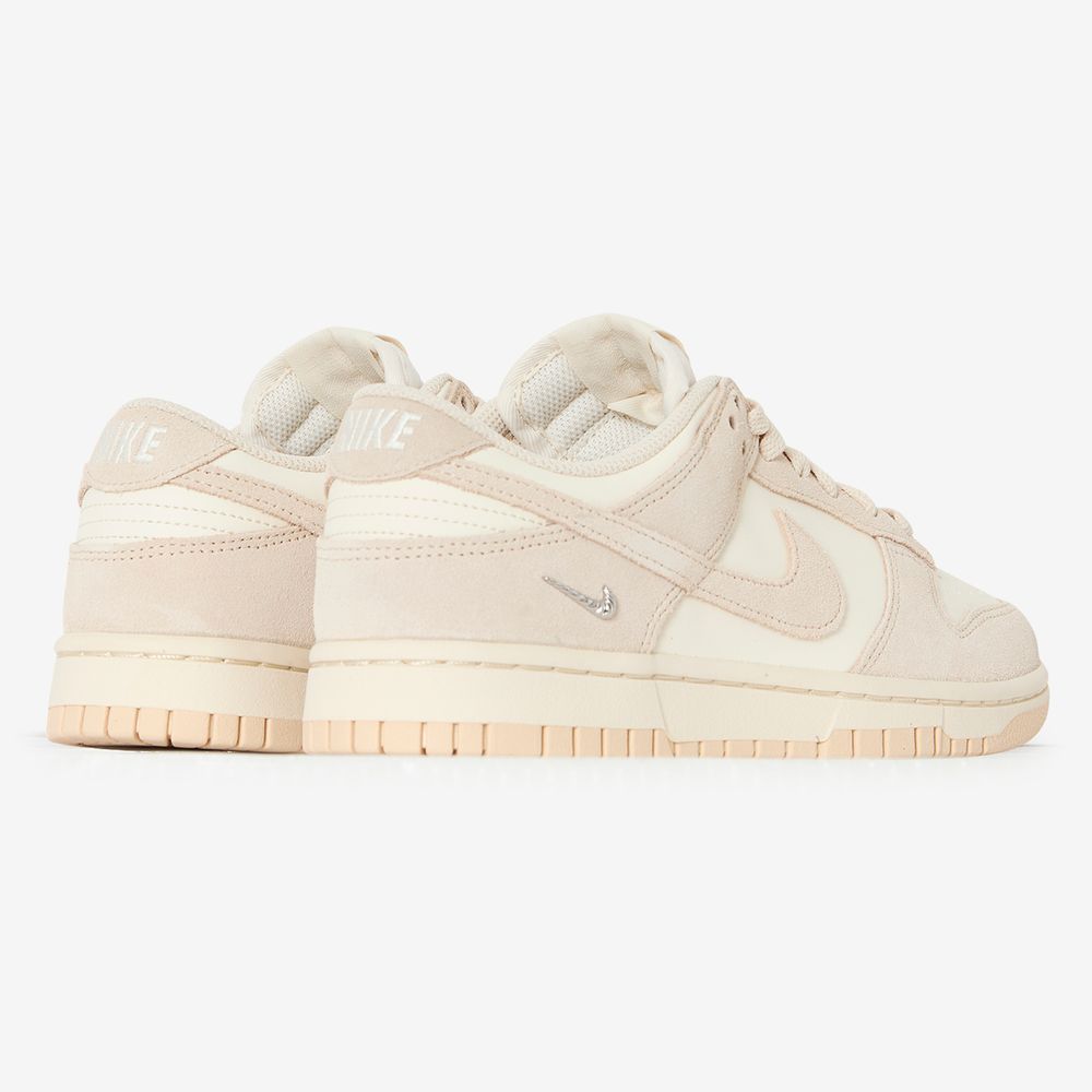 Nike Dunk Low Suede Mini Swoosh - Beige